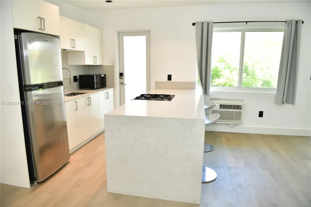 65 Washington Ave #25 Miami Beach, FL 33139