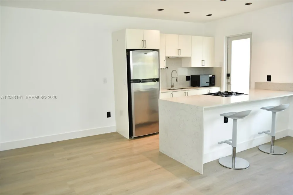 65 Washington Ave #25 Miami Beach, FL 33139