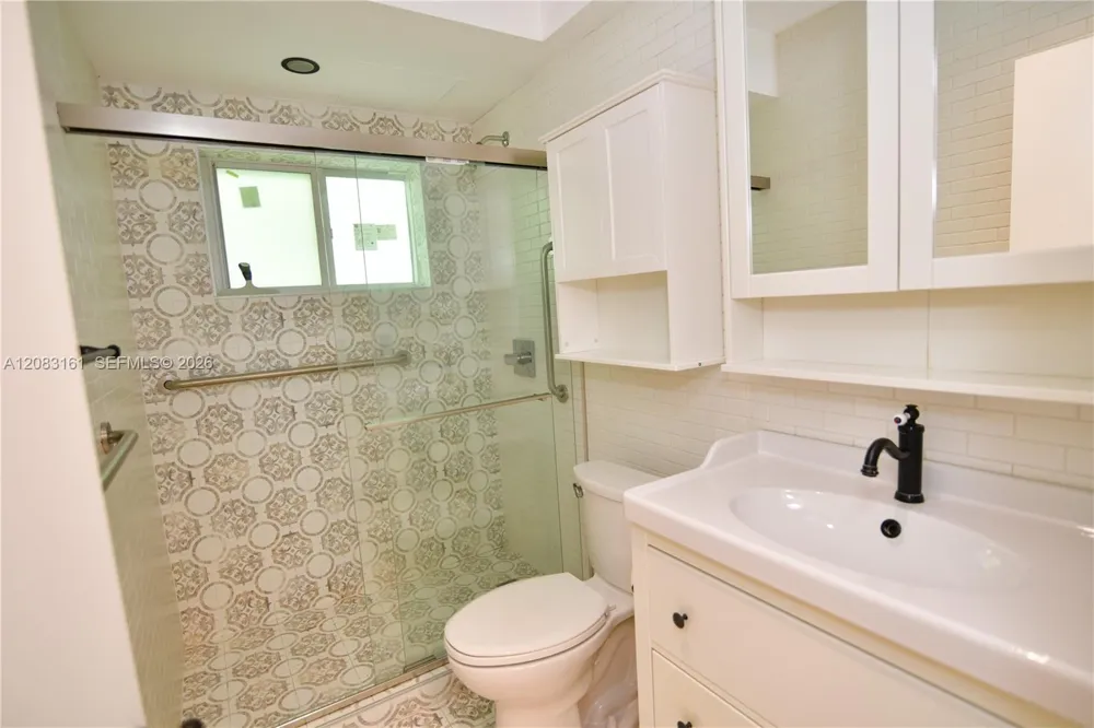 65 Washington Ave #25 Miami Beach, FL 33139