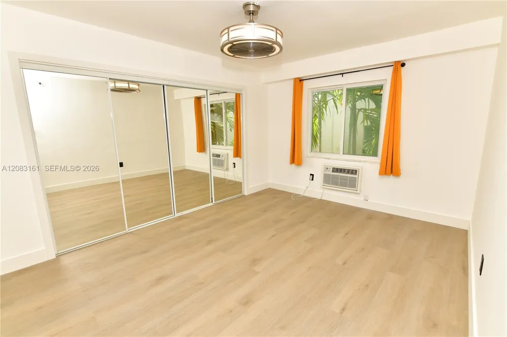 65 Washington Ave #25 Miami Beach, FL 33139