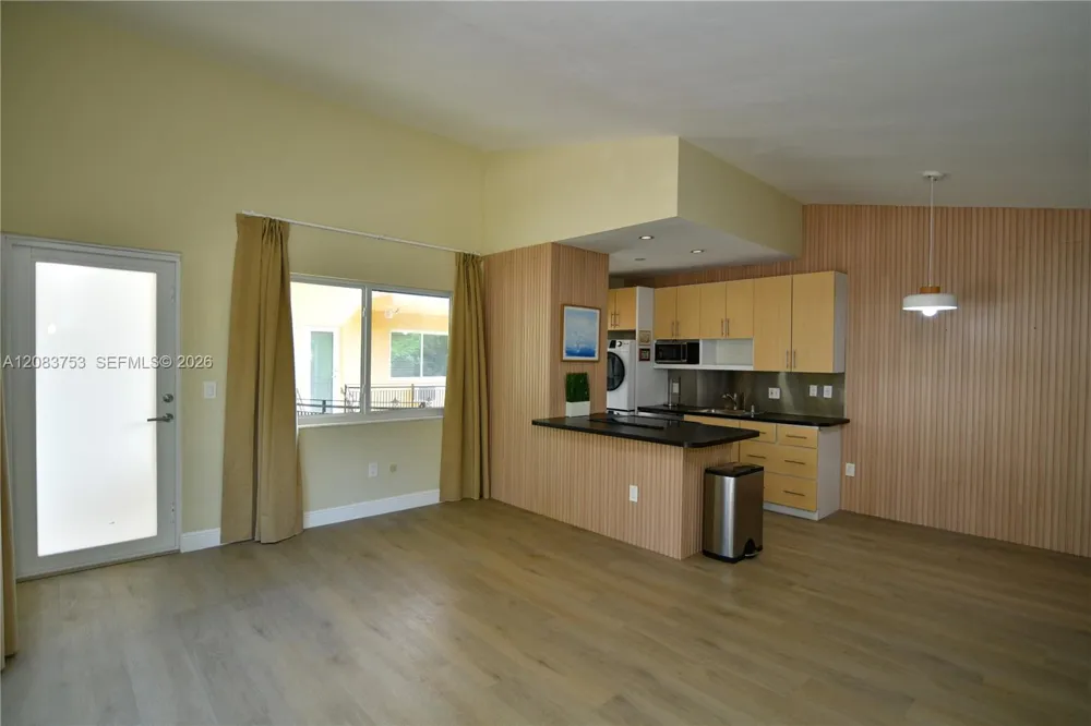 65 W Washington Ave #26 Miami Beach, FL 33139