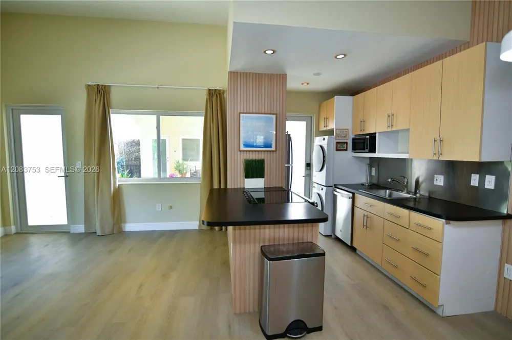 65 W Washington Ave #26 Miami Beach, FL 33139