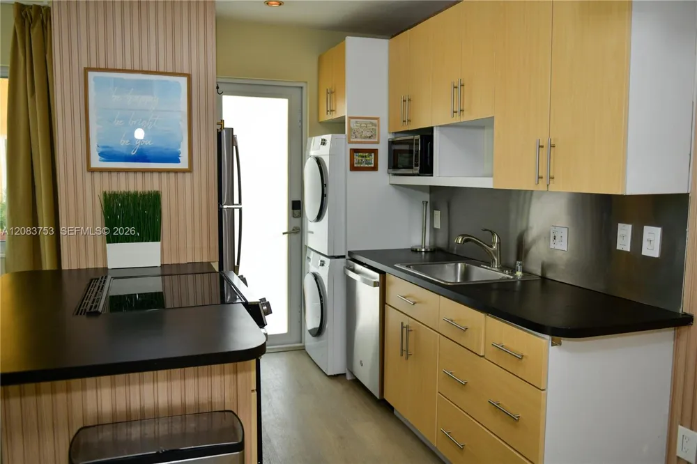 65 W Washington Ave #26 Miami Beach, FL 33139