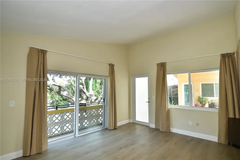 65 W Washington Ave #26 Miami Beach, FL 33139