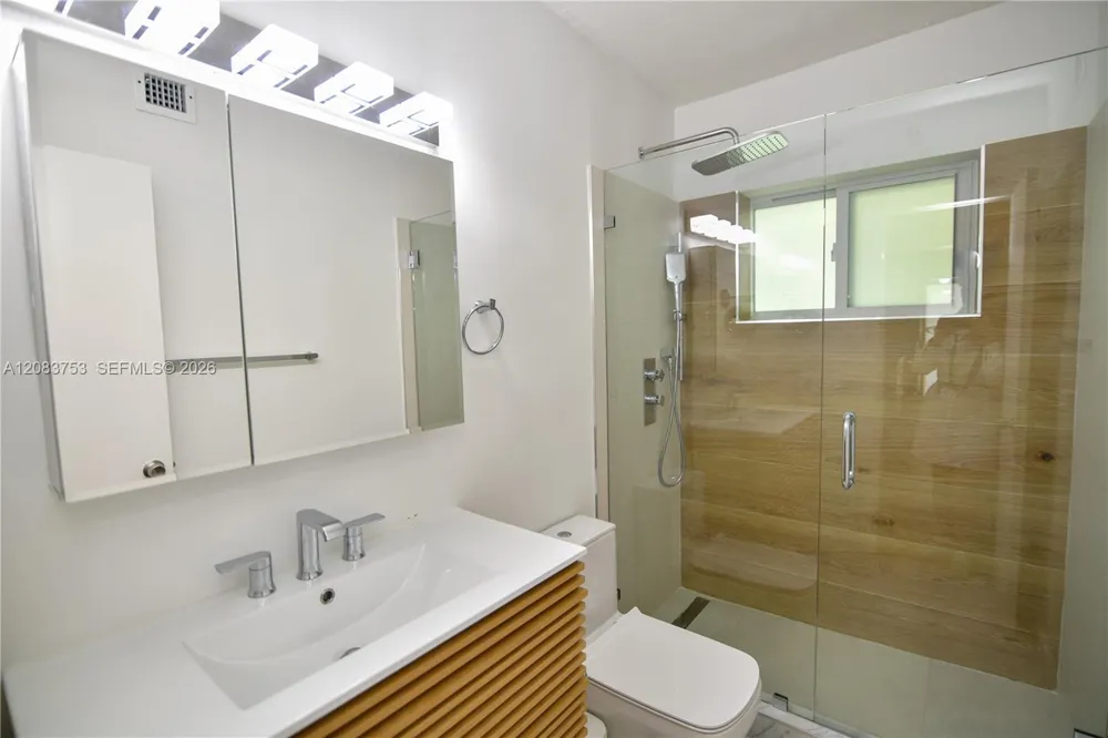 65 W Washington Ave #26 Miami Beach, FL 33139