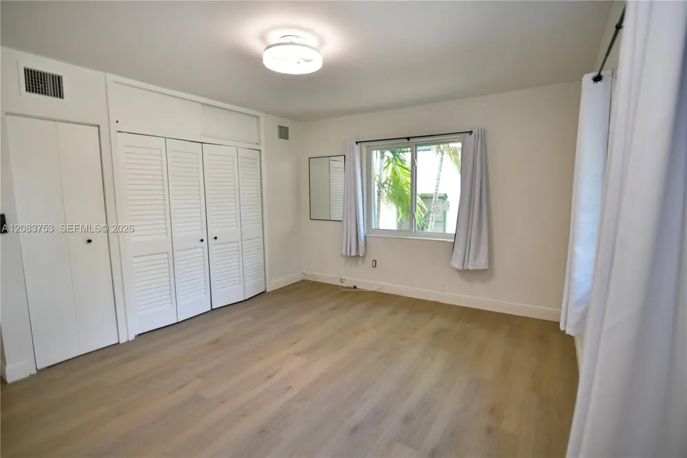 65 W Washington Ave #26 Miami Beach, FL 33139