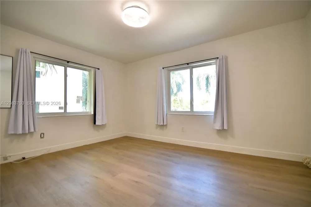 65 W Washington Ave #26 Miami Beach, FL 33139