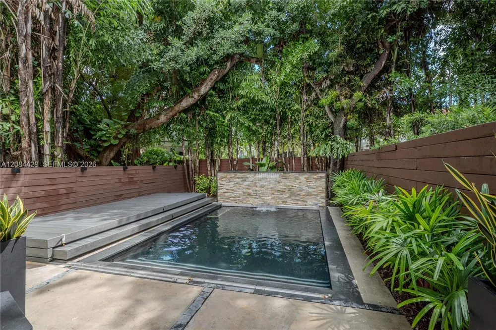 3167 Gifford Ln #3167 Miami, FL 33133
