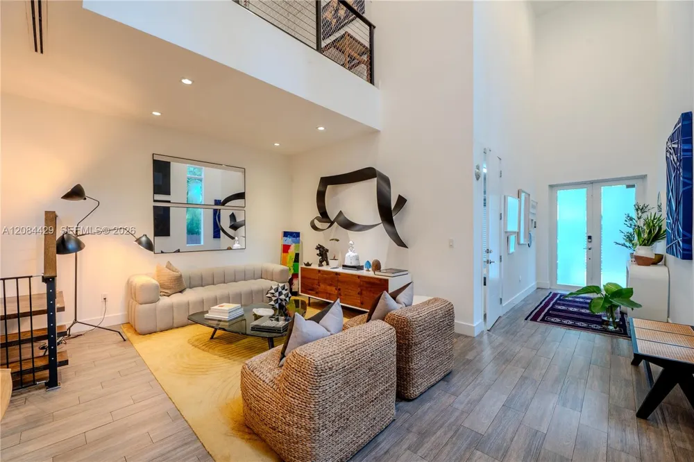 3167 Gifford Ln #3167 Miami, FL 33133