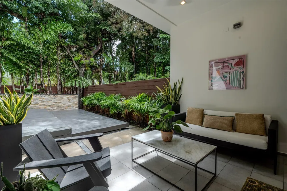 3167 Gifford Ln #3167 Miami, FL 33133