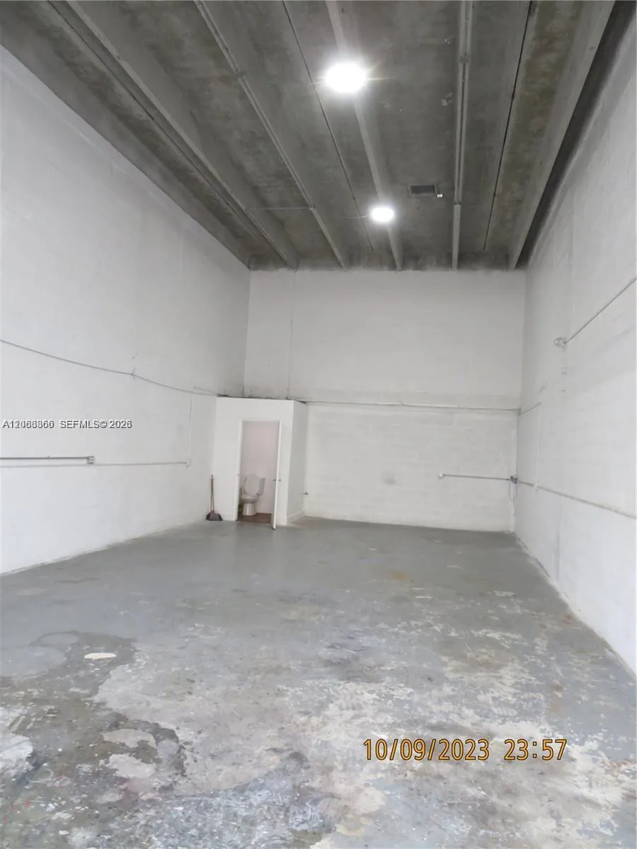 2450 W 82nd St #212 Hialeah, FL 33016