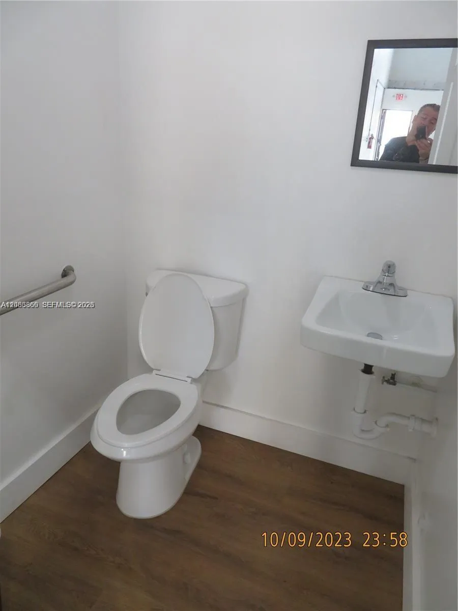 2450 W 82nd St #212 Hialeah, FL 33016