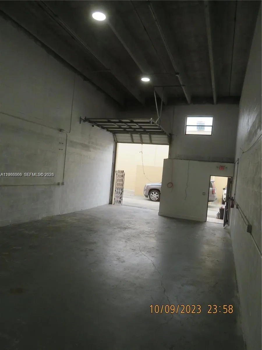 2450 W 82nd St #212 Hialeah, FL 33016