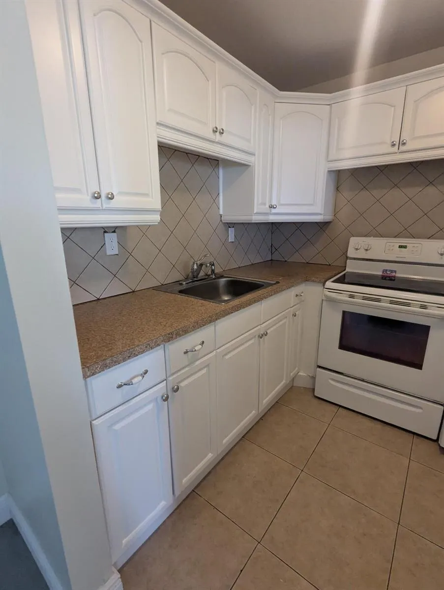 90 ANDOVER D West Palm Beach, FL 33417