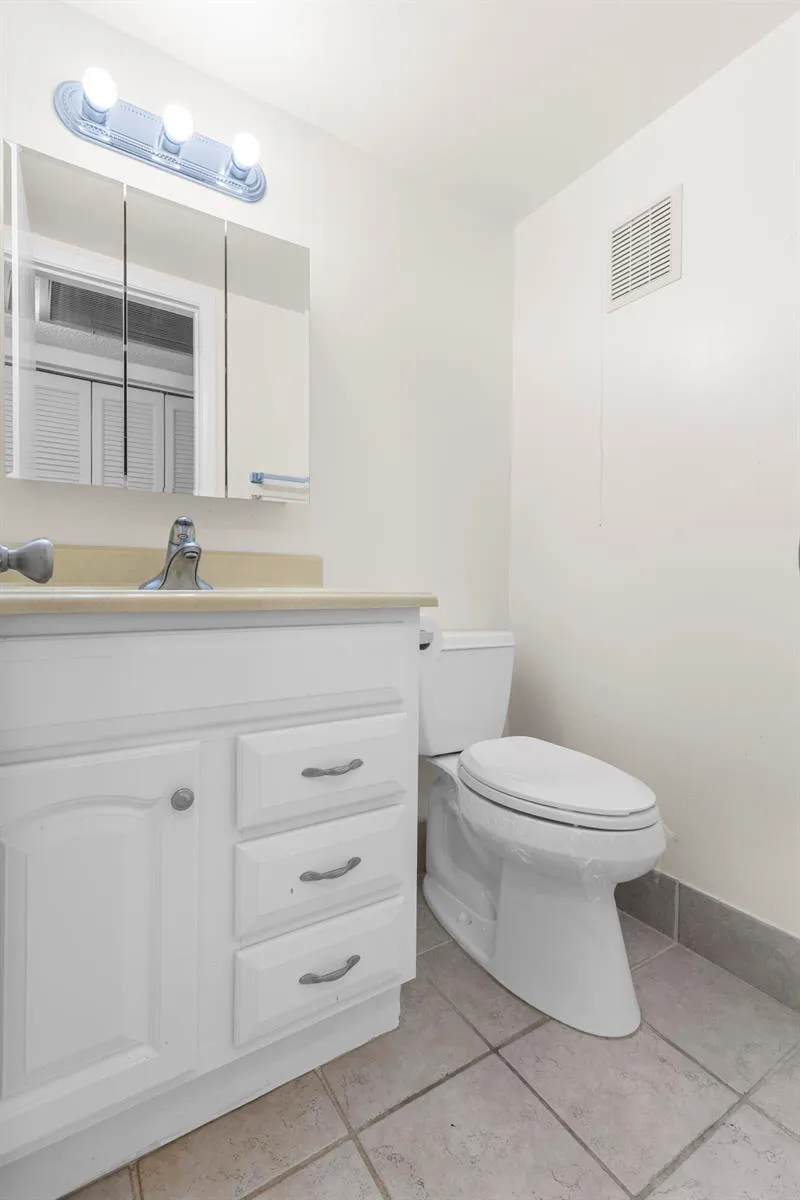 1145 Cambridge G Deerfield Beach, FL 33442