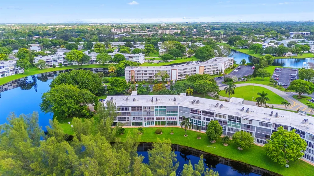 1145 Cambridge G Deerfield Beach, FL 33442