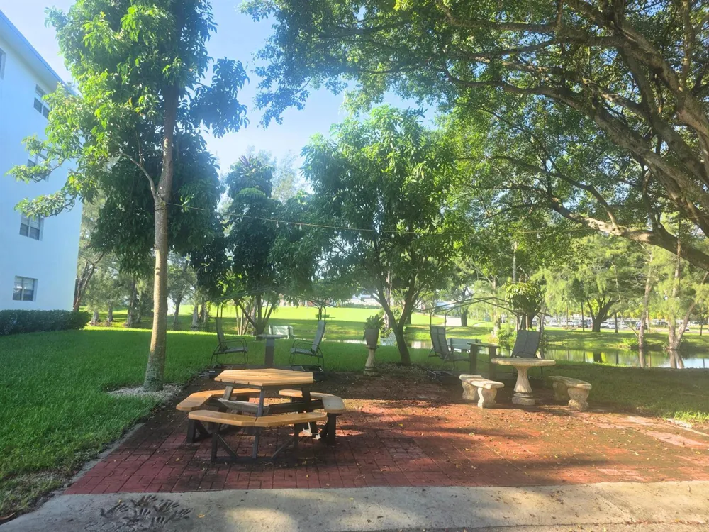 1145 Cambridge G Deerfield Beach, FL 33442