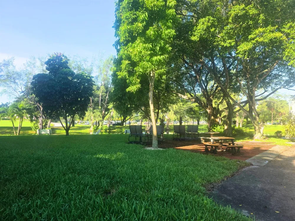 1145 Cambridge G Deerfield Beach, FL 33442