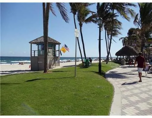 1145 Cambridge G Deerfield Beach, FL 33442
