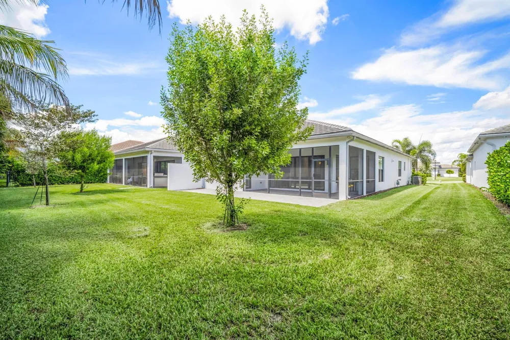 9285 MOUNTAIN PINE Grove Boynton Beach, FL 33473