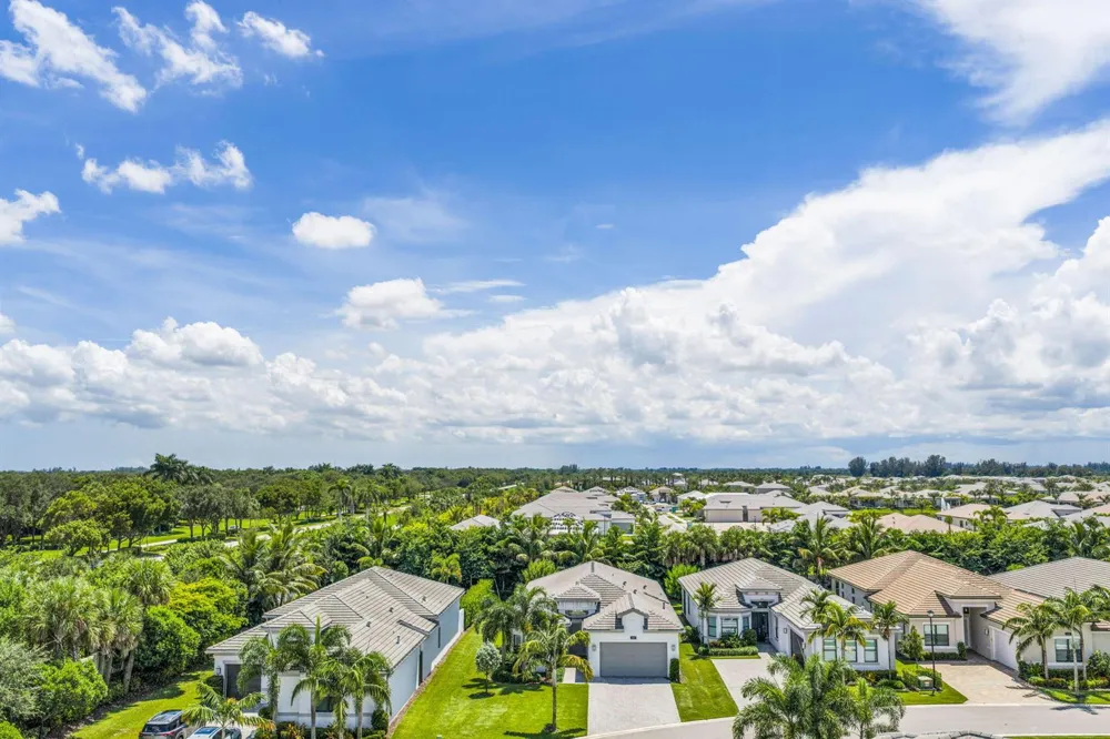 9285 MOUNTAIN PINE Grove Boynton Beach, FL 33473