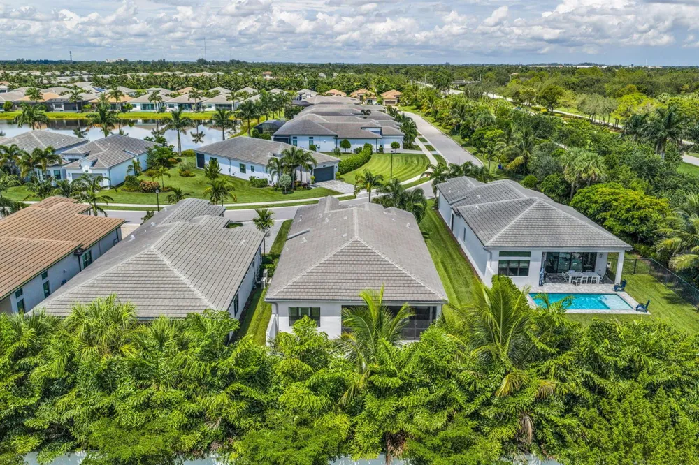 9285 MOUNTAIN PINE Grove Boynton Beach, FL 33473