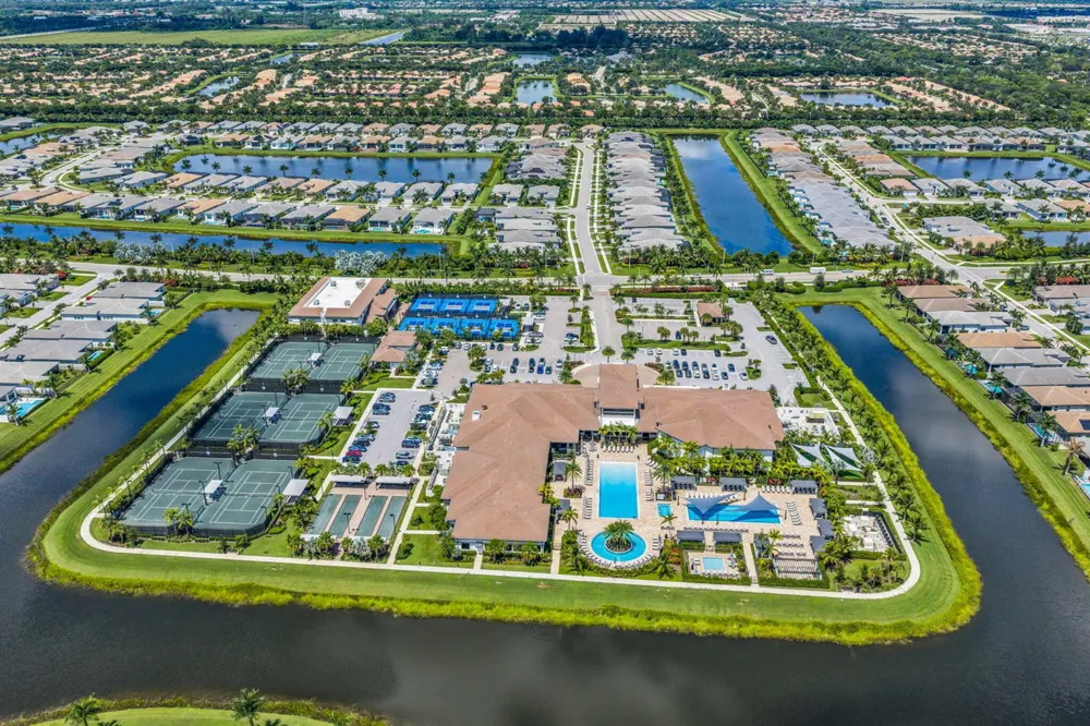 9285 MOUNTAIN PINE Grove Boynton Beach, FL 33473
