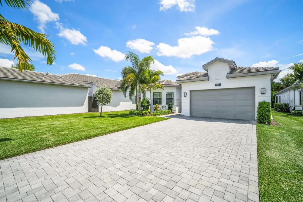 9285 MOUNTAIN PINE Grove Boynton Beach, FL 33473