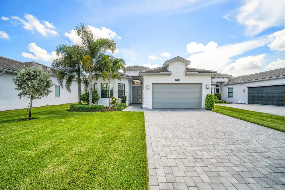 9285 MOUNTAIN PINE Grove Boynton Beach, FL 33473