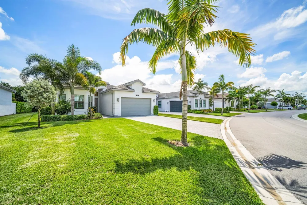 9285 MOUNTAIN PINE Grove Boynton Beach, FL 33473