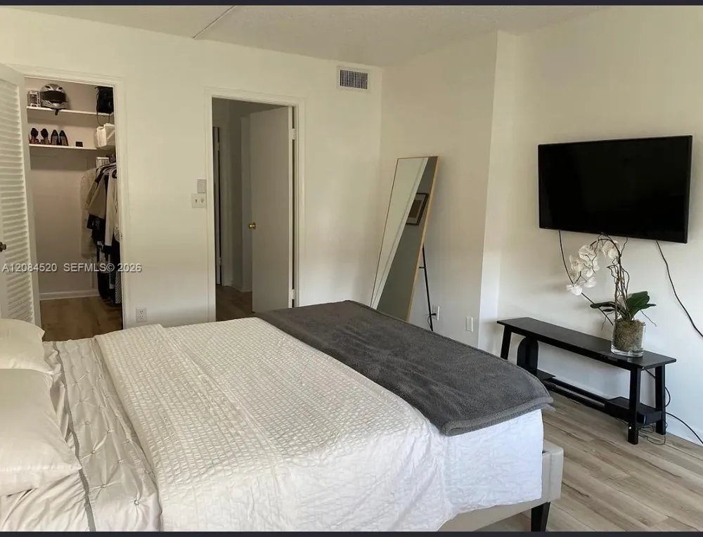 620 NE 12th Ave #504 Hallandale Beach, FL 33009
