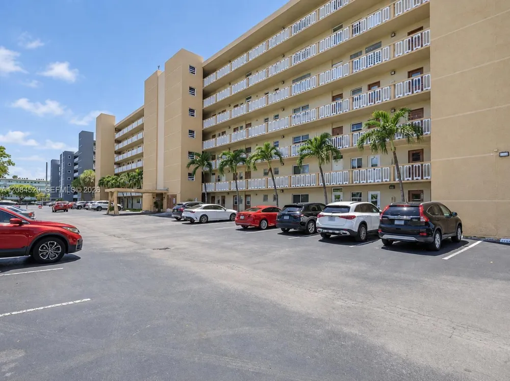 620 NE 12th Ave #504 Hallandale Beach, FL 33009