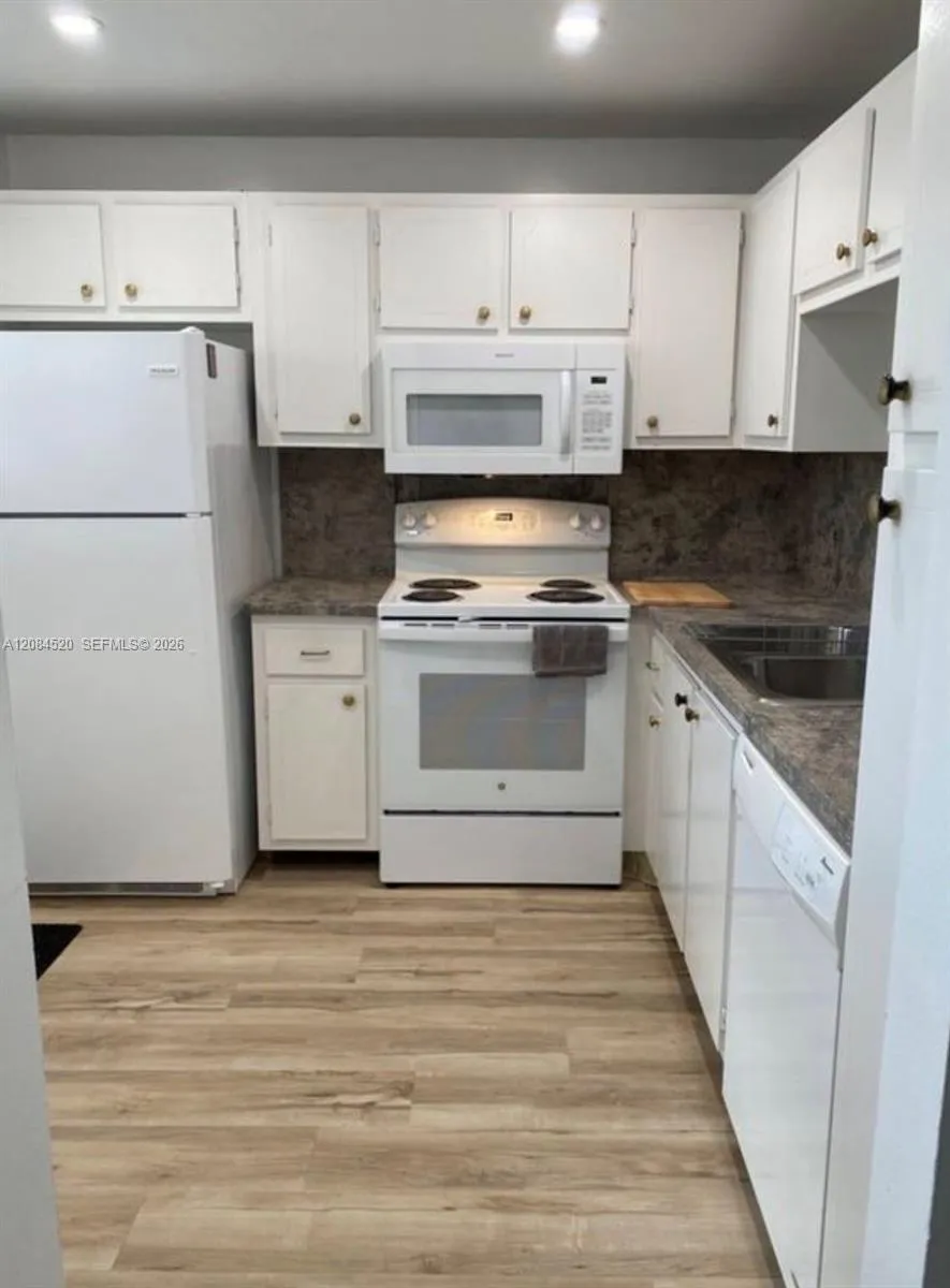 620 NE 12th Ave #504 Hallandale Beach, FL 33009