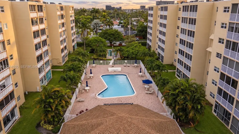 620 NE 12th Ave #504 Hallandale Beach, FL 33009
