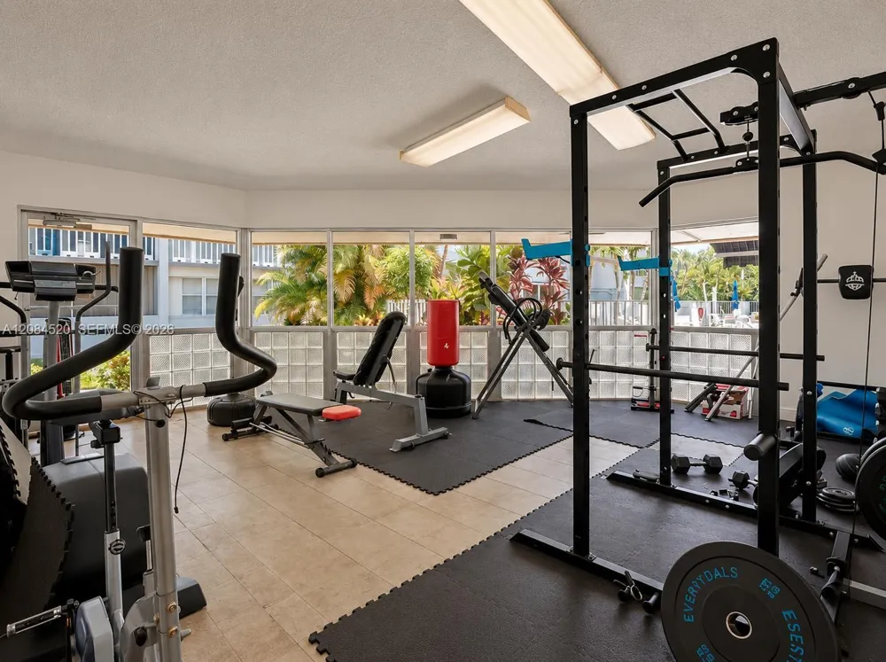 620 NE 12th Ave #504 Hallandale Beach, FL 33009