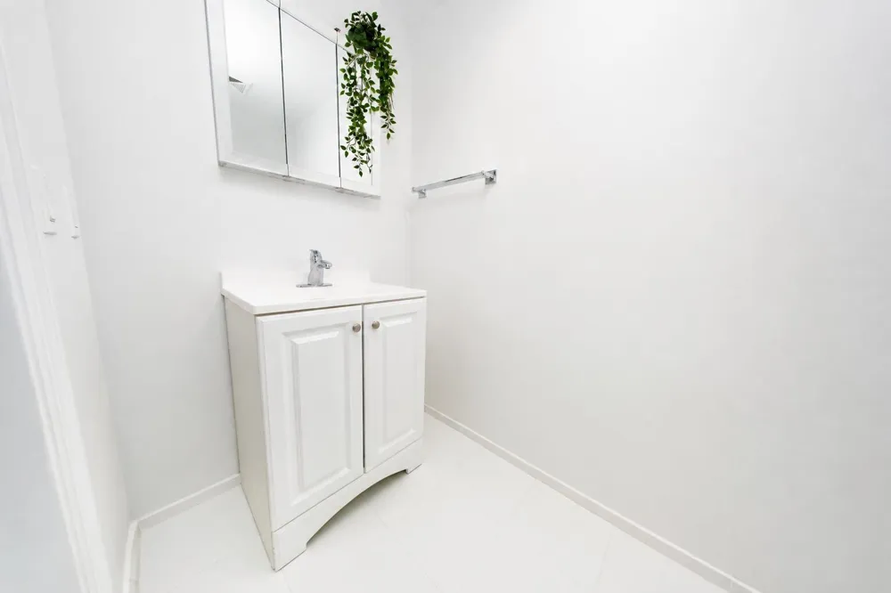 60 SW 13TH STREET #1418 Miami, FL 33130