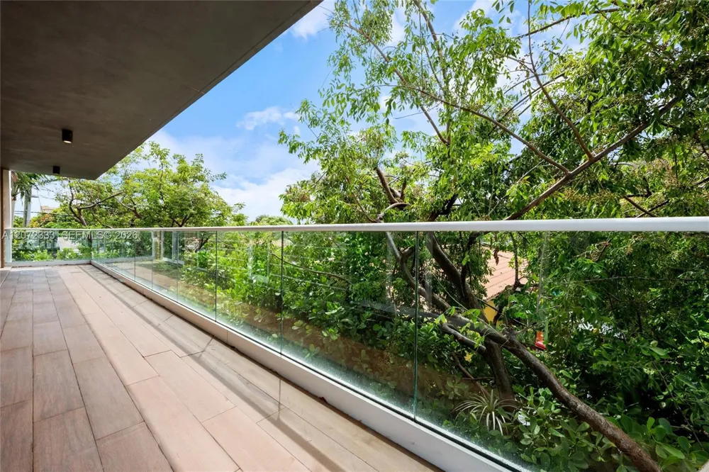 1620 SW 30th Ave Miami, FL 33145
