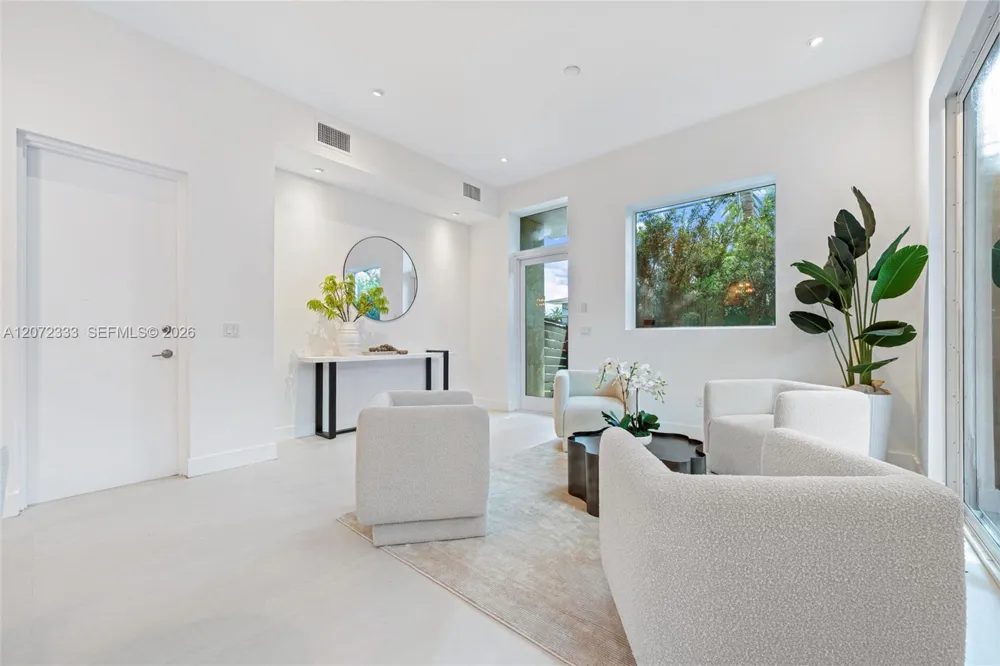 1620 SW 30th Ave Miami, FL 33145