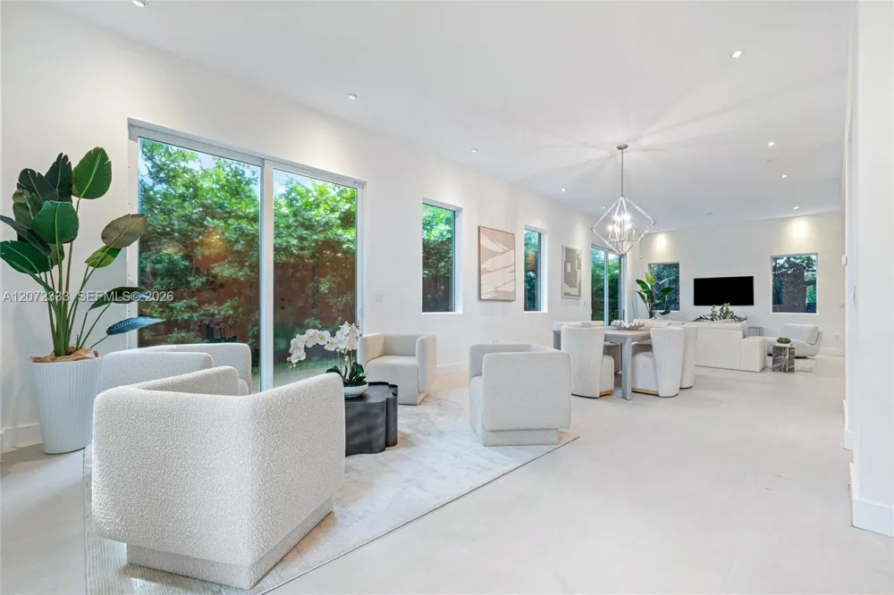 1620 SW 30th Ave Miami, FL 33145