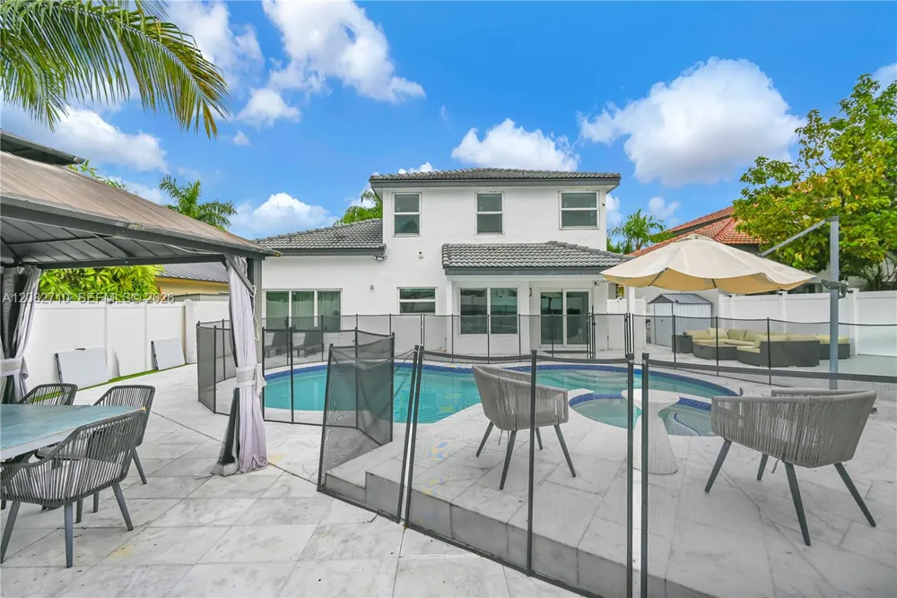 18038 SW 12th Ct Pembroke Pines, FL 33029