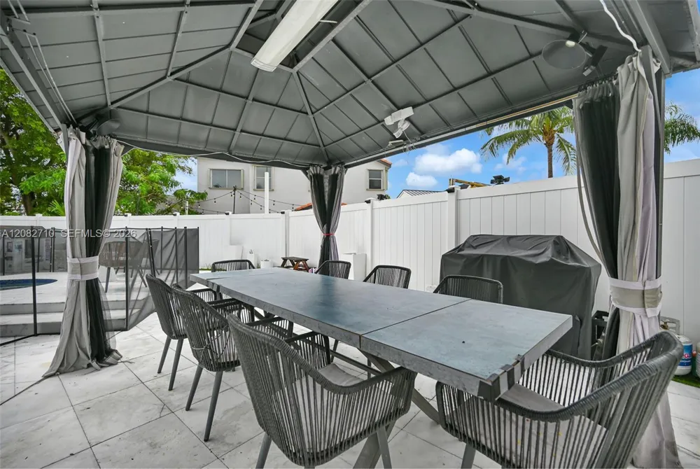 18038 SW 12th Ct Pembroke Pines, FL 33029