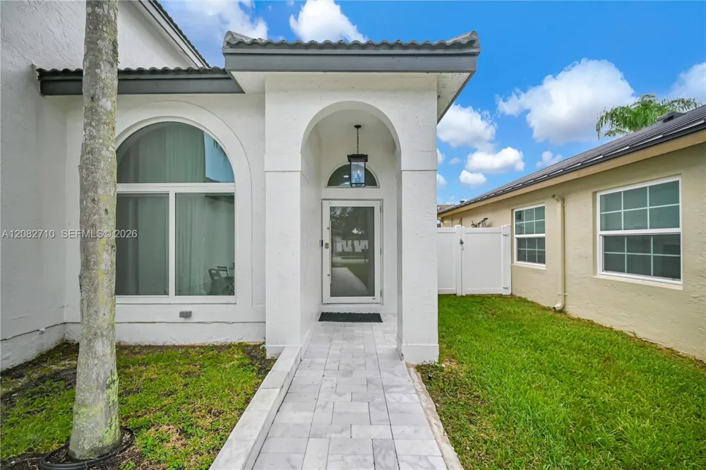 18038 SW 12th Ct Pembroke Pines, FL 33029