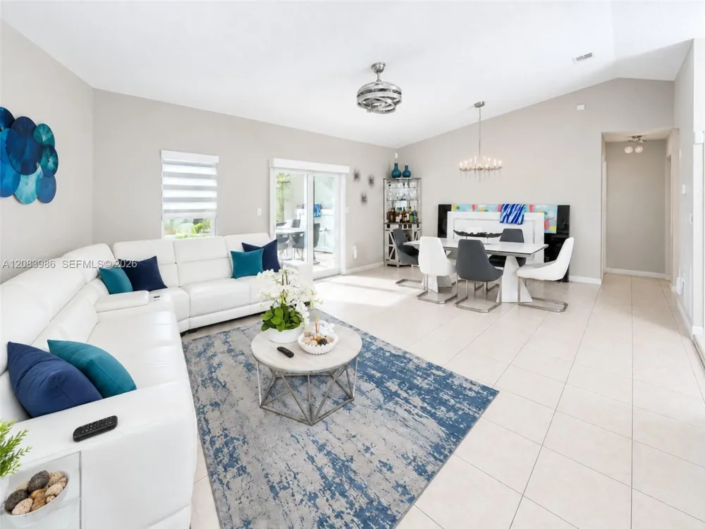 327 Marquee Dr Kissimmee, FL 34758
