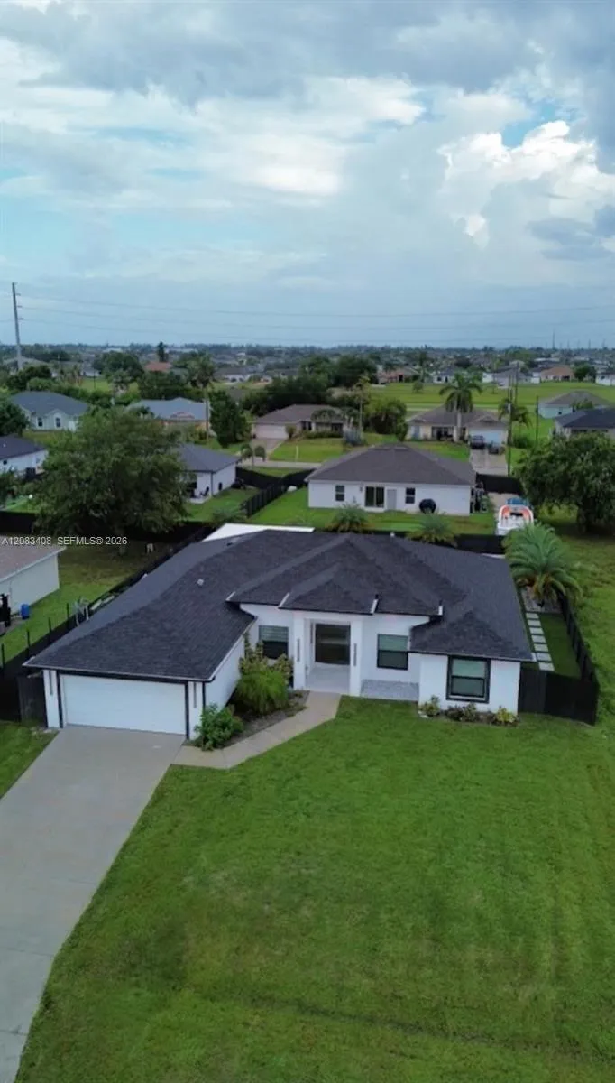 2240 9th st Cape Coral, FL 33993