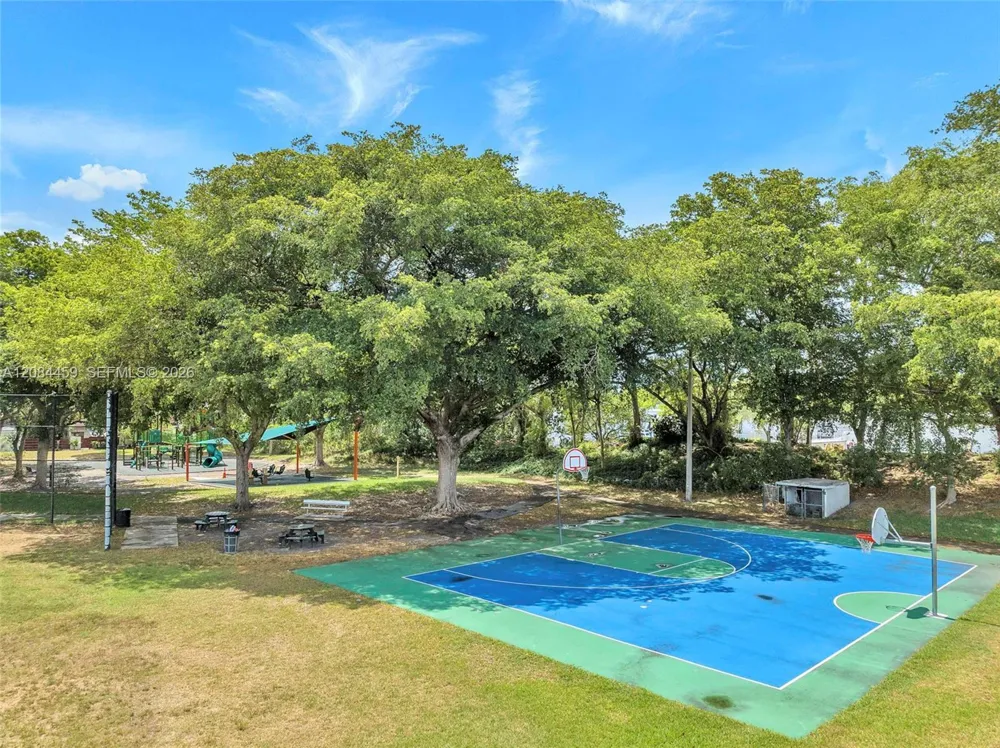 3908 Parkside Ln #229 Hollywood, FL 33021