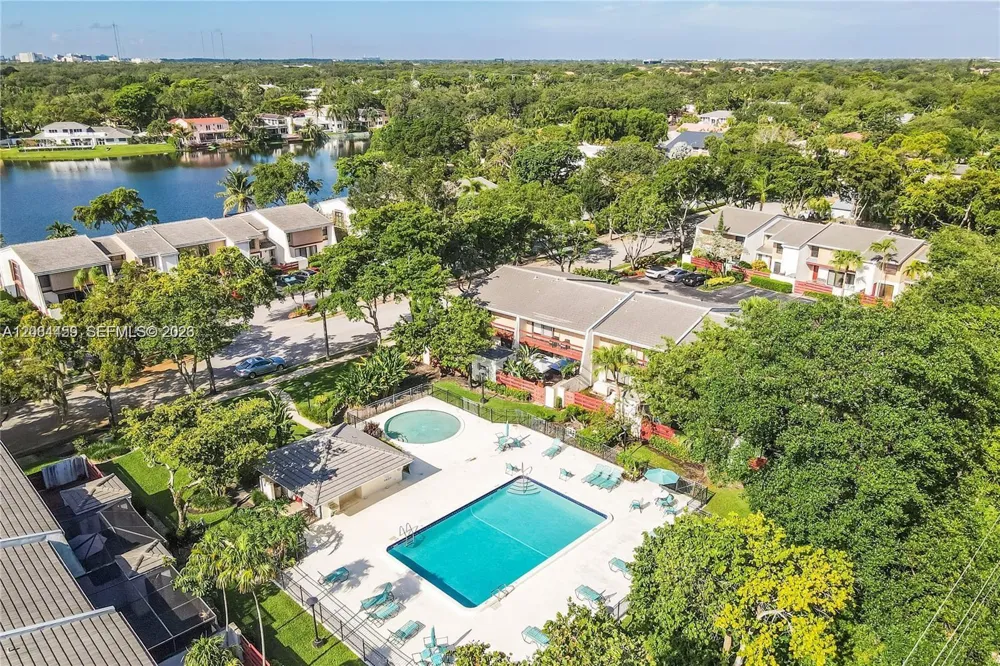 3908 Parkside Ln #229 Hollywood, FL 33021
