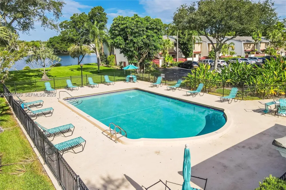 3908 Parkside Ln #229 Hollywood, FL 33021