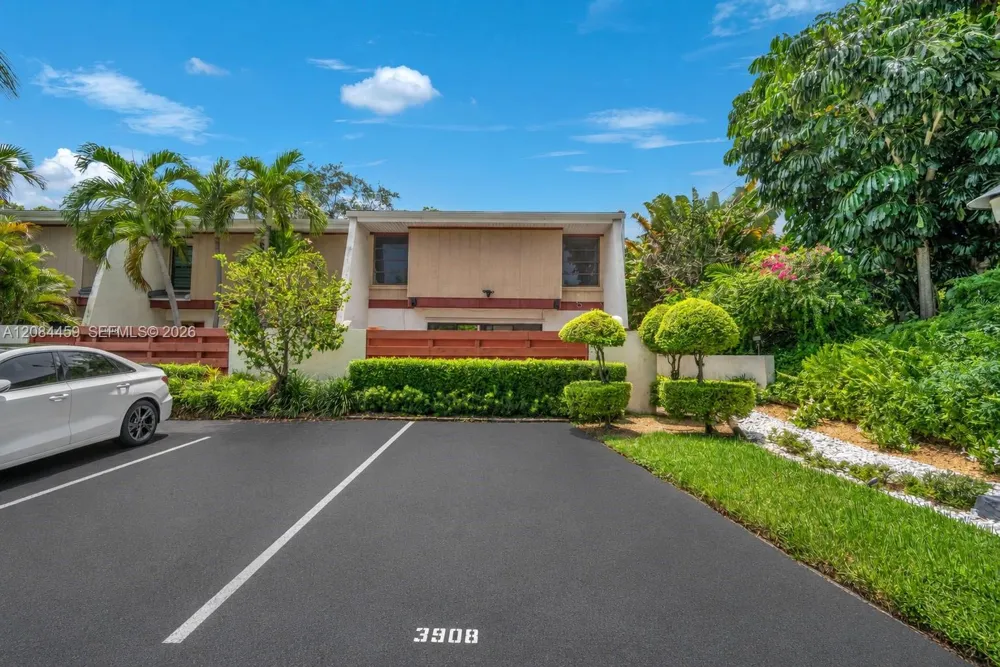 3908 Parkside Ln #229 Hollywood, FL 33021
