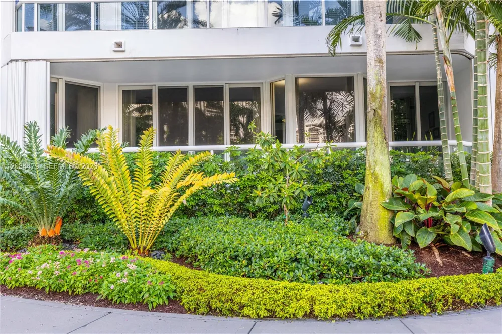 21055 Yacht Club Dr #207 Aventura, FL 33180