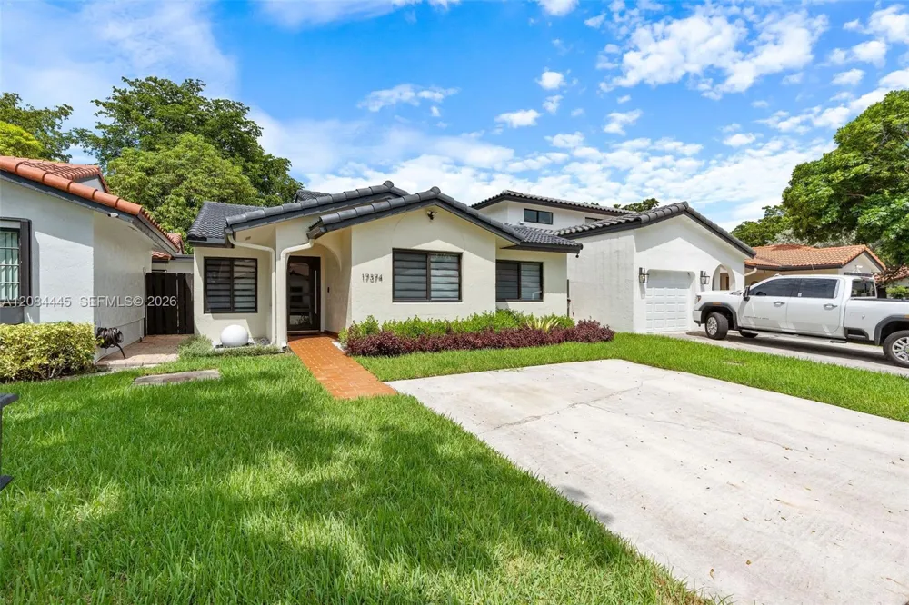 17374 NW 66th Pl Hialeah, FL 33015